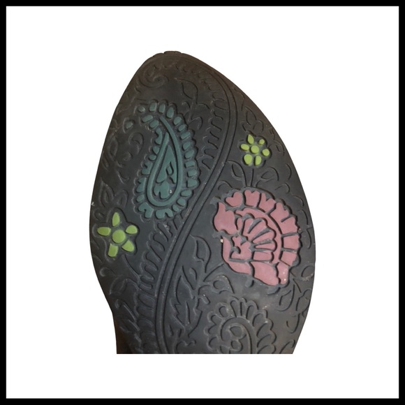 Beautiful, Unique, Vintage Black Kitten Heels Circa 2004. Indigo by Clark’s - Picture 3 of 5